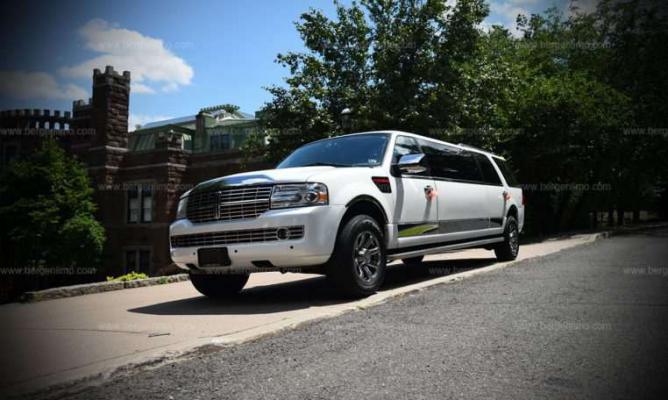 Lincoln Navigator-White for rent in South Florida