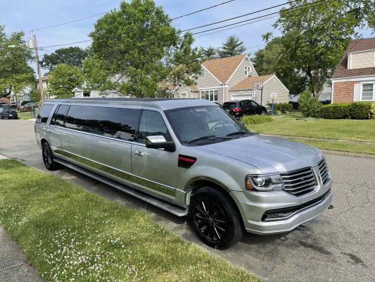 Rent Lincoln Navigator Silver Limo in South Florida